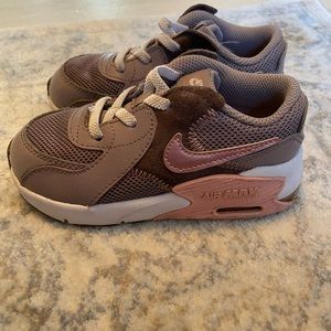 Toddler Girls Nike Air Max size 9C.